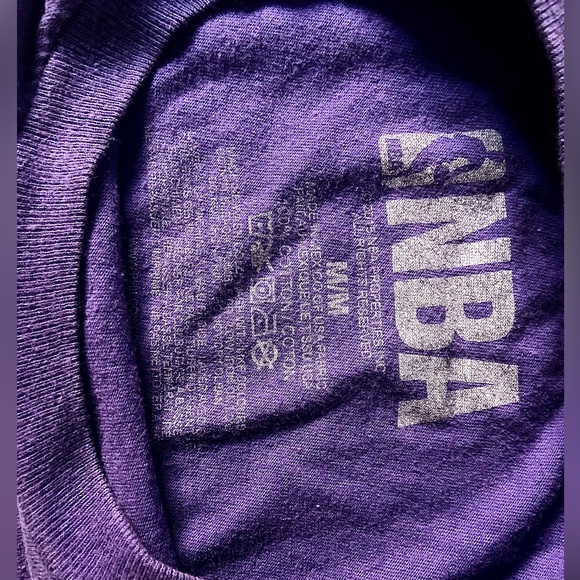 NBA Lakers t-shirt, mens but it’s a t-shirt so unisex works. - Picture 6 of 7